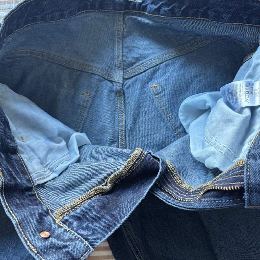 Old Navy Extra High Waist Balloon Jean - Picture 9 of 13